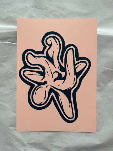 Abstrakte, geschwungene Linien in Schwarz auf rosa Hintergrund.